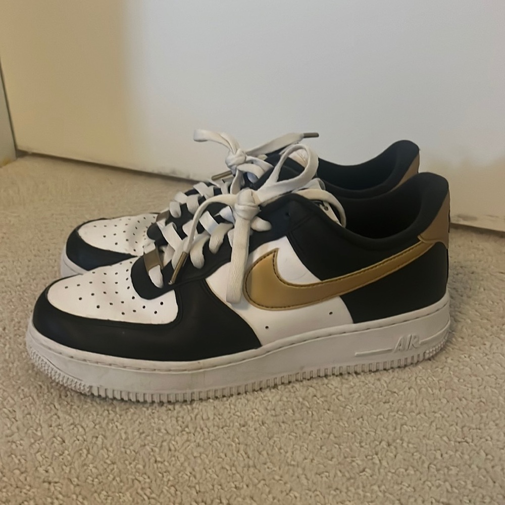 Air Force 1s size 10